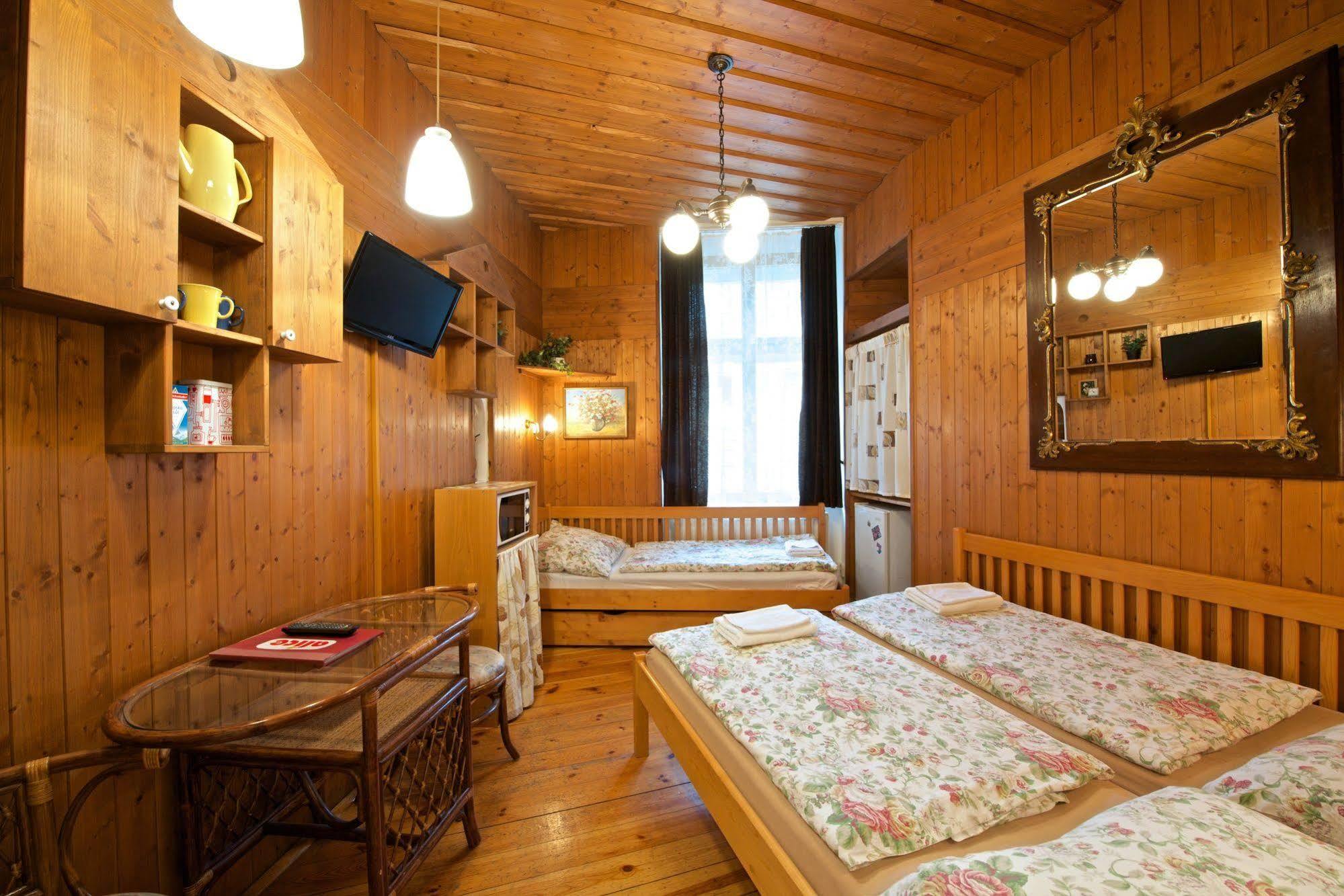 Aparthotel Alice House 3*